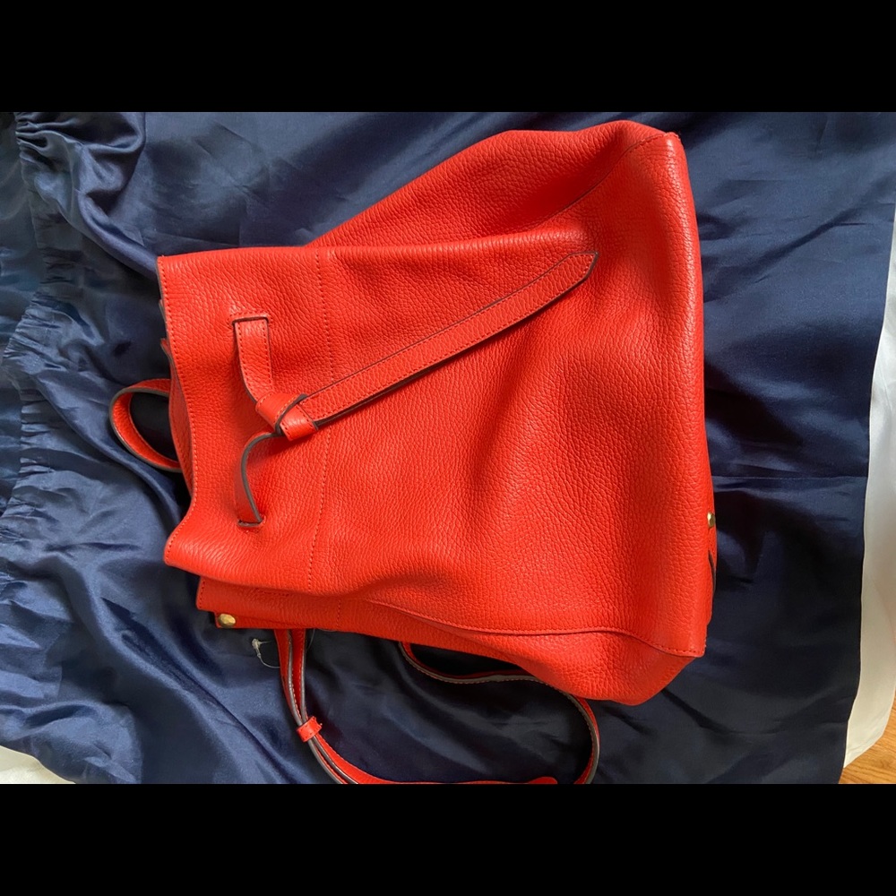 Women’s leather crossbody bucket bag